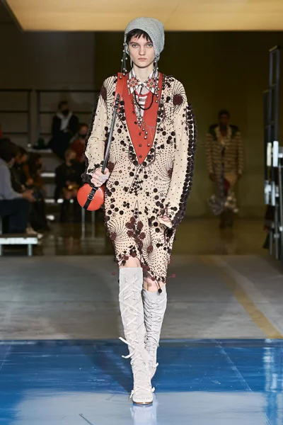 Look 7